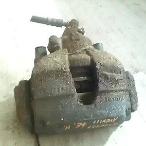 Kiárusítás TOYOTA AVENSIS 01-03 Jobb első féknyereg munkahengerrel 1.6i bontott alkatrész