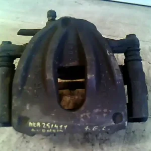 TOYOTA AVENSIS 03-07 Jobb első féknyereg munkahengerrel 2.0 crdi bontott alkatrész Gyors kiszállítás