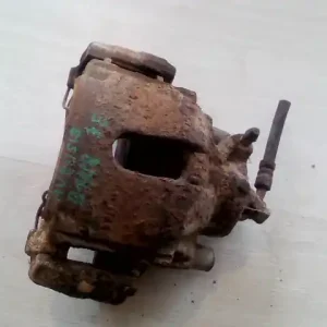 Exkluzív ajánlat TOYOTA AVENSIS 97-00 Jobb első féknyereg munkahengerrel 1.8ibontott alkatrész