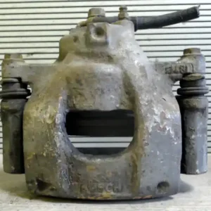 TOYOTA Aygo 2005.07.01-2008.12.31 Bal első féknyereg munkahengerrel bontott alkatrész Szezonális akció