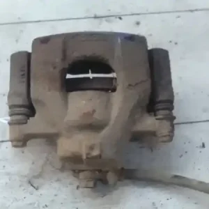 TOYOTA Aygo 2005.07.01-2008.12.31 Jobb első féknyereg munkahengerrel bontott alkatrész Szezonális akció