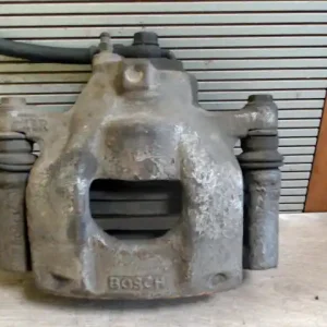 TOYOTA Aygo 2005.07.01-2008.12.31 Jobb első féknyereg munkahengerrel bontott alkatrész Akció