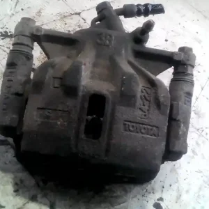 Olcsó TOYOTA COROLLA 97.05-99.09 Bal első féknyereg munkahengerrel 1.3i bontott alkatrész