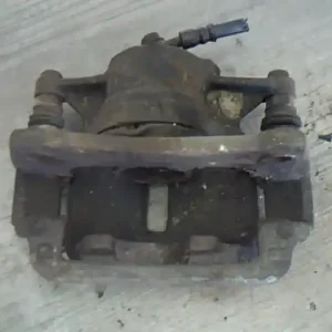 Outlet TOYOTA COROLLA 97.05-99.09 Jobb első féknyereg munkahengerrel 1.3ibontott alkatrész