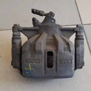 Végkiárusítás TOYOTA COROLLA 99.10-02.01 Jobb első féknyereg munkahengerrel bontott alkatrész