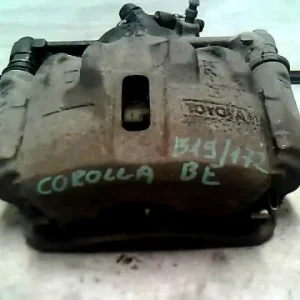 TOYOTA COROLLA AE/EE 92.05-97.04 Bal első féknyereg munkahengerrel bontott alkatrész Azonnal elérhető