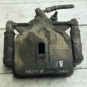 Gyors kiszállítás TOYOTA COROLLA AE/EE 92.05-97.04 Bal első féknyereg munkahengerrel 1.3ibontott alkatrész