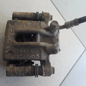 Gyors kiszállítás TOYOTA COROLLA E120 04.06-07.01 Bal hátsó féknyereg munkahengerrel bontott alkatrész