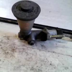 TOYOTA COROLLA E80 83.05-87.04 Főfékhenger bontott alkatrész Vedd meg most