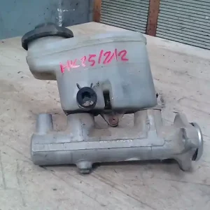 Gyors szállítás TOYOTA HIACE 95- Főfékhenger 2,5d bontott alkatrész