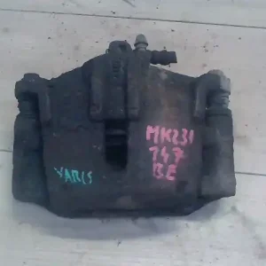 TOYOTA YARIS 99.04-05.09 Bal első féknyereg munkahengerrel 1.0i bontott alkatrész Expressz szállítás