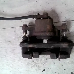 TOYOTA YARIS 99.04-05.09 Bal első féknyereg munkahengerrel bontott alkatrész Kihagyhatatlan ajánlat