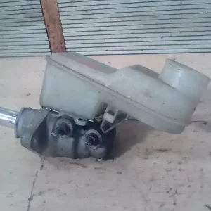 TOYOTA YARIS 99.04-05.09 Főfékhenger tartállyal,kupak nélkül,1.0i bontott alkatrész Gyors kiszállítás