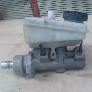 TOYOTA YARIS 99.04-05.09 Főfékhenger tartállyal,1.3i bontott alkatrész Rendeld meg most