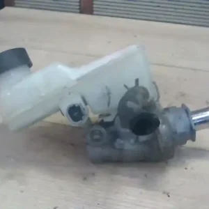 Kedvezményes ár TOYOTA YARIS 99.04-05.09 Főfékhenger tartállyal,1.0i bontott alkatrész