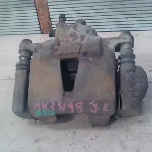 TOYOTA YARIS 99.04-05.09 Jobb első féknyereg munkahengerrel 1.0i bontott alkatrész Árcsökkenés