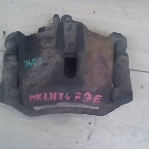 Ne maradj le TOYOTA YARIS 99.04-05.09 Jobb első féknyereg munkahengerrel 1.0i bontott alkatrész