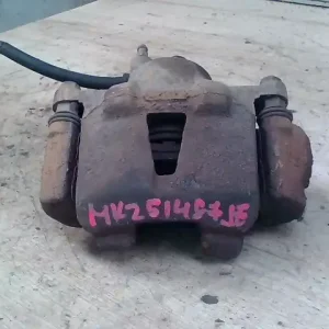 Outlet TOYOTA YARIS 99.04-05.09 Jobb első féknyereg munkahengerrel 1,0i bontott alkatrész