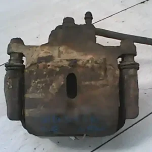 TOYOTA YARIS VERSO 00-05 Bal első féknyereg munkahengerrel bontott alkatrész Exkluzív ajánlat