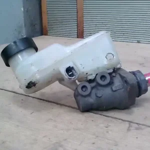 Bestseller TOYOTA YARIS VERSO 00-05 Főfékhenger bontott alkatrész