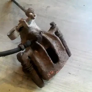 Olcsó VOLVO S40 Bal hátsó féknyereg munkahengerrel 1.9dbontott alkatrész