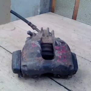 VOLVO S80 98.05.01-06.02.28 Jobb első féknyereg munkahengerrel 2,5d bontott alkatrész Akció