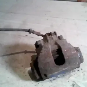 VOLVO V70 2000.01.01- 2007.08.31 Jobb első féknyereg munkahengerrel bontott alkatrész Végkiárusítás