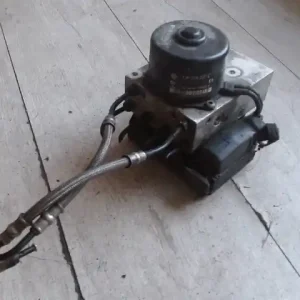 Vedd meg online VW BORA Abs kocka2.3i bontott alkatrész