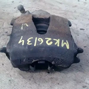 VW BORA Jobb első féknyereg munkahengerrel 1,6i bontott alkatrész Korlátozott ajánlat