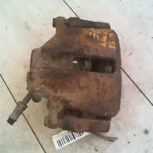 VW CADDY 96-04 Jobb első féknyereg munkahengerrel bontott alkatrész Bestseller