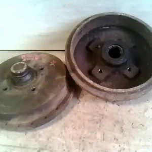 Kiárusítás VW GOLF III. Fékdob hátsó pár 5 ajtós, ferdehátú bontott alkatrész