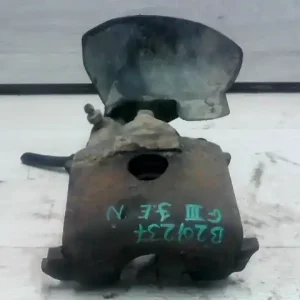 Ingyenes szállítás VW GOLF III. 94- Jobb első féknyereg munkahengerrel 1.4i nem hűtött tárcsához bontott alkatrész