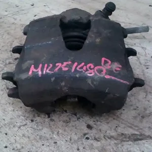 Árcsökkenés VW GOLF IV. Bal első féknyereg munkahengerrel 1,6i bontott alkatrész