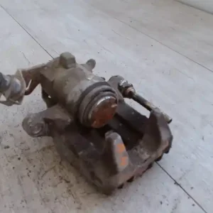 VW GOLF IV. Bal hátsó féknyereg munkahengerrel 1.4i bontott alkatrész Kedvezmény