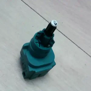 Szuper ajánlat VW GOLF IV. Féklámpa pedál kapcsoló bontott alkatrész