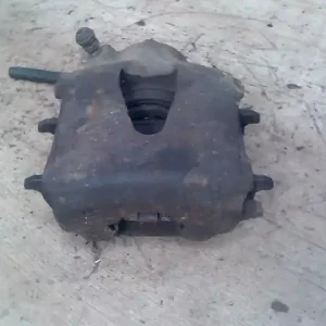 VW GOLF IV. Jobb első féknyereg munkahengerrel 1.4i bontott alkatrész Legnépszerűbb