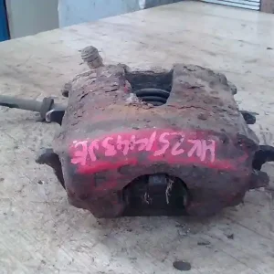 VW GOLF IV. Jobb első féknyereg munkahengerrel 1,4i bontott alkatrész Kedvezmény