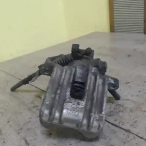 VW GOLF IV. Jobb hátsó féknyereg munkahengerrel 1.9 d bontott alkatrész Biztonságos fizetés