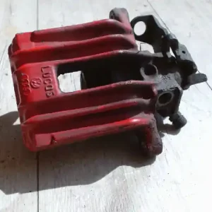 VW GOLF IV. Jobb hátsó féknyereg munkahengerrel 1.6i bontott alkatrész Ingyenes szállítás