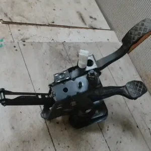 Legkelendőbb VW GOLF IV. Pedálsor fék és kuplungpedál 5 ajtós ferdehátu bontott alkatrész