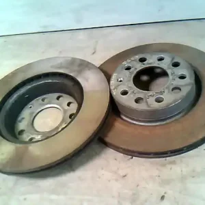 Outlet VW Golf V. 2003.10 - 2008.09 Első pár féktárcsa 1.6 i bontott alkatrész