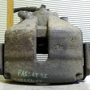 Expressz kézbesítés VW Passat (B6) 2005.03.01-2010.10.31 Jobb első féknyereg munkahengerrel bontott alkatrész