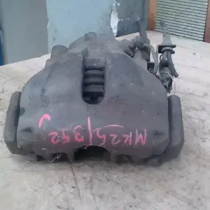 VW PASSAT 00.11-05.02 B5.5 Jobb első féknyereg munkahengerrel 1,9d bontott alkatrész Akció