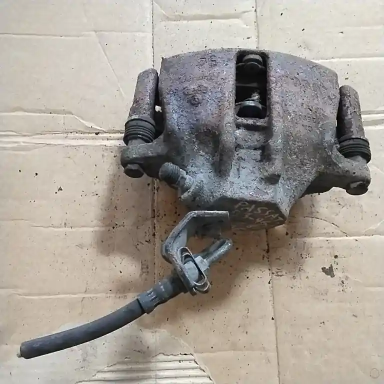 VW PASSAT 93-96 Bal első féknyereg munkahengerrel 1.8 b bontott alkatrész Szuper akció