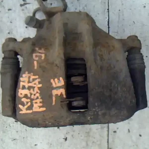 VW PASSAT 93-96 Jobb első féknyereg munkahengerrel bontott alkatrész Népszerű