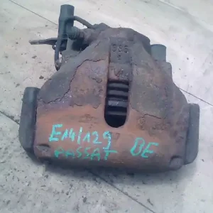 VW PASSAT 96.10-00.10 B5 Bal első féknyereg munkahengerrel1.8i bontott alkatrész Prémium