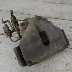 Szuper akció VW PASSAT 96.10-00.10 B5 Bal első féknyereg munkahengerrel bontott alkatrész