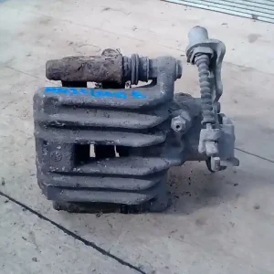 Outlet VW PASSAT 96.10-00.10 B5 Bal hátsó féknyereg munkahengerrel 4 ajtós bontott alkatrész