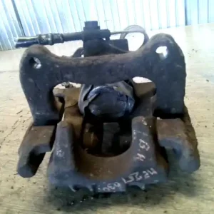 VW PASSAT 96.10-00.10 B5 Bal hátsó féknyereg munkahengerrel kombi bontott alkatrész Kedvezmény