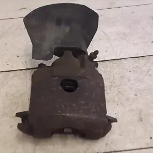 Végkiárusítás VW POLO III. 94-99 Bal első féknyereg munkahengerrel 1.4ibontott alkatrész